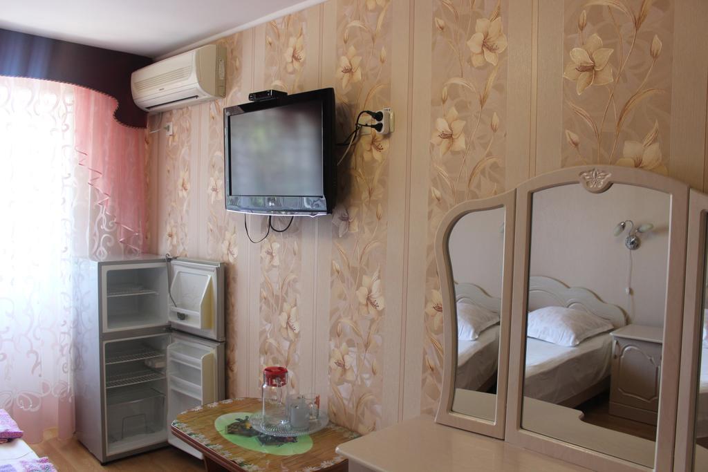 Mini-Hotel Zhemchuzhina Лазаревски Екстериор снимка
